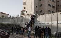 Panjat Tembok Pemisah untuk ke Al-Aqsa